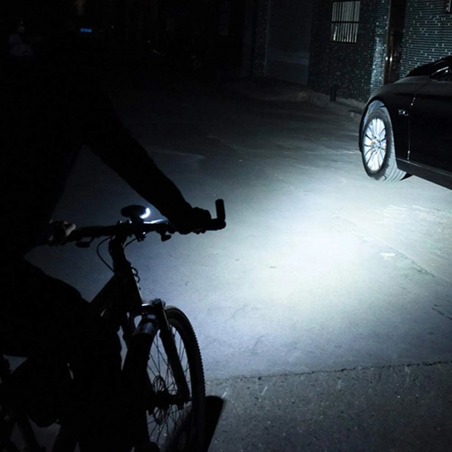 BikeBeam™ Pro – Linterna con Bocina y Velocímetro Integrado