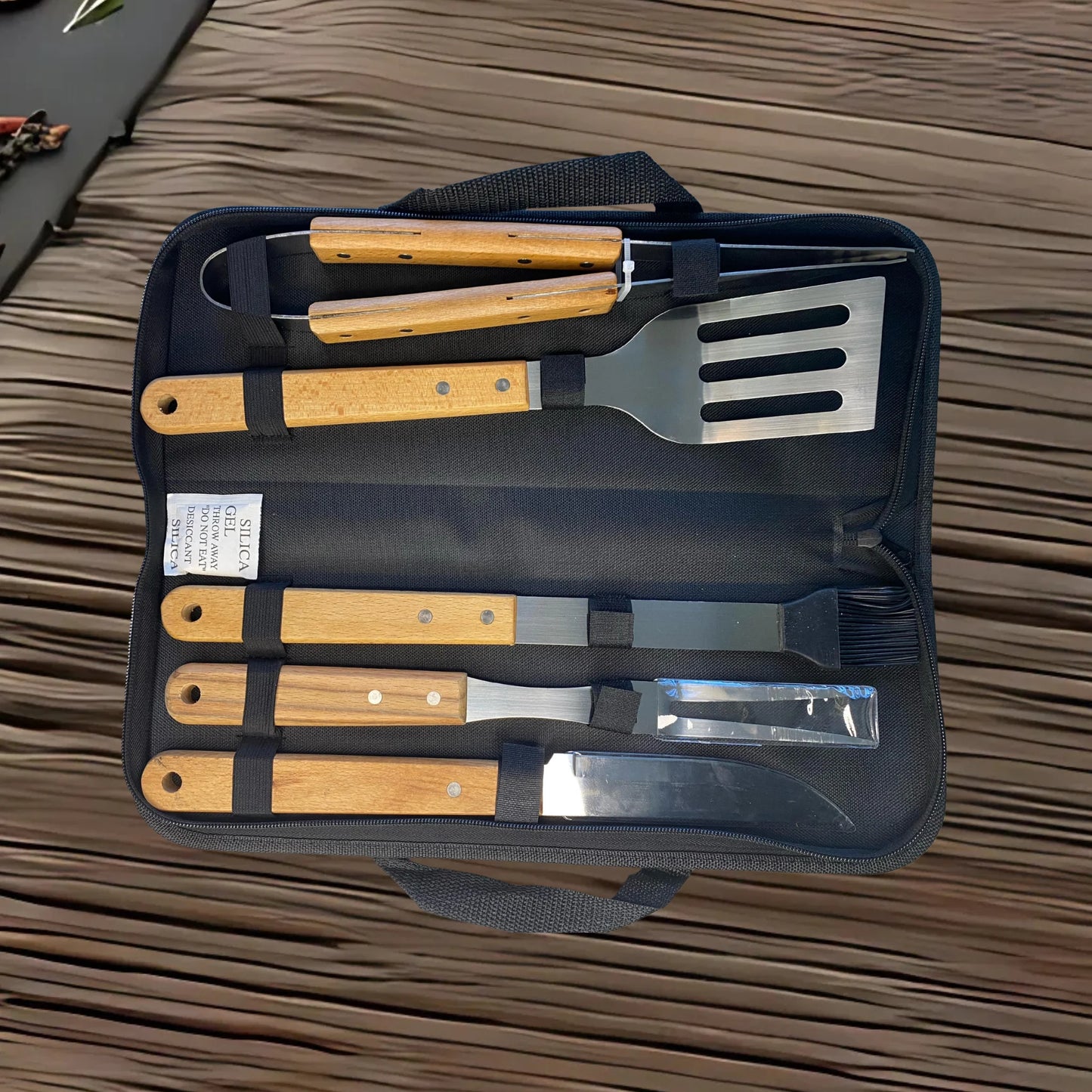 Asador PRO™ – Set Parrillero 5 en 1 con Estuche de Lujo