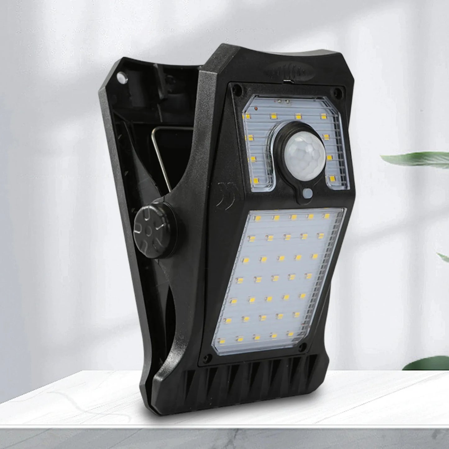 SolarClip™ – Lámpara Solar Inteligente con Sensor y Clip Portátil
